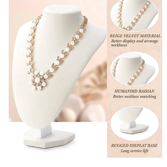 Jewelry - Elegant Gold and Pearl Necklace